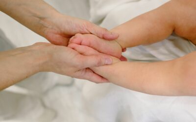 Réflexologie bébé : que peut-elle soulager ?