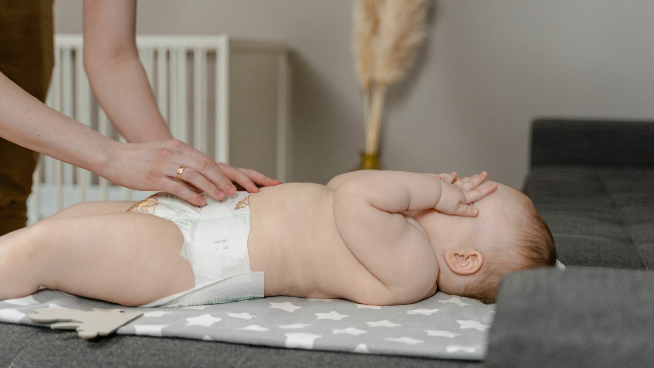 Massage du ventre pour soulager les coliques bébé naturellement