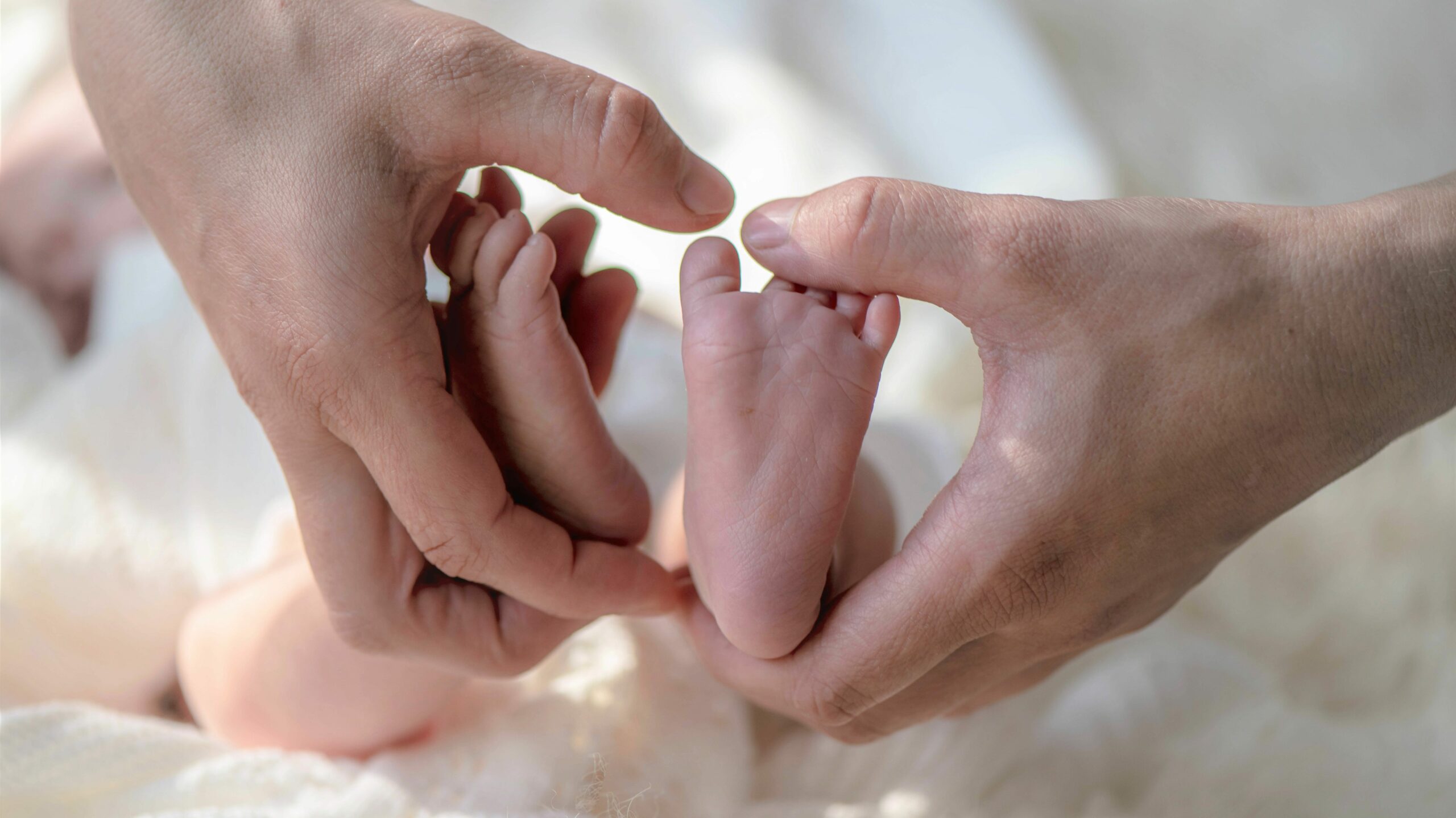 Réflexologie bébé pour favoriser la détente.