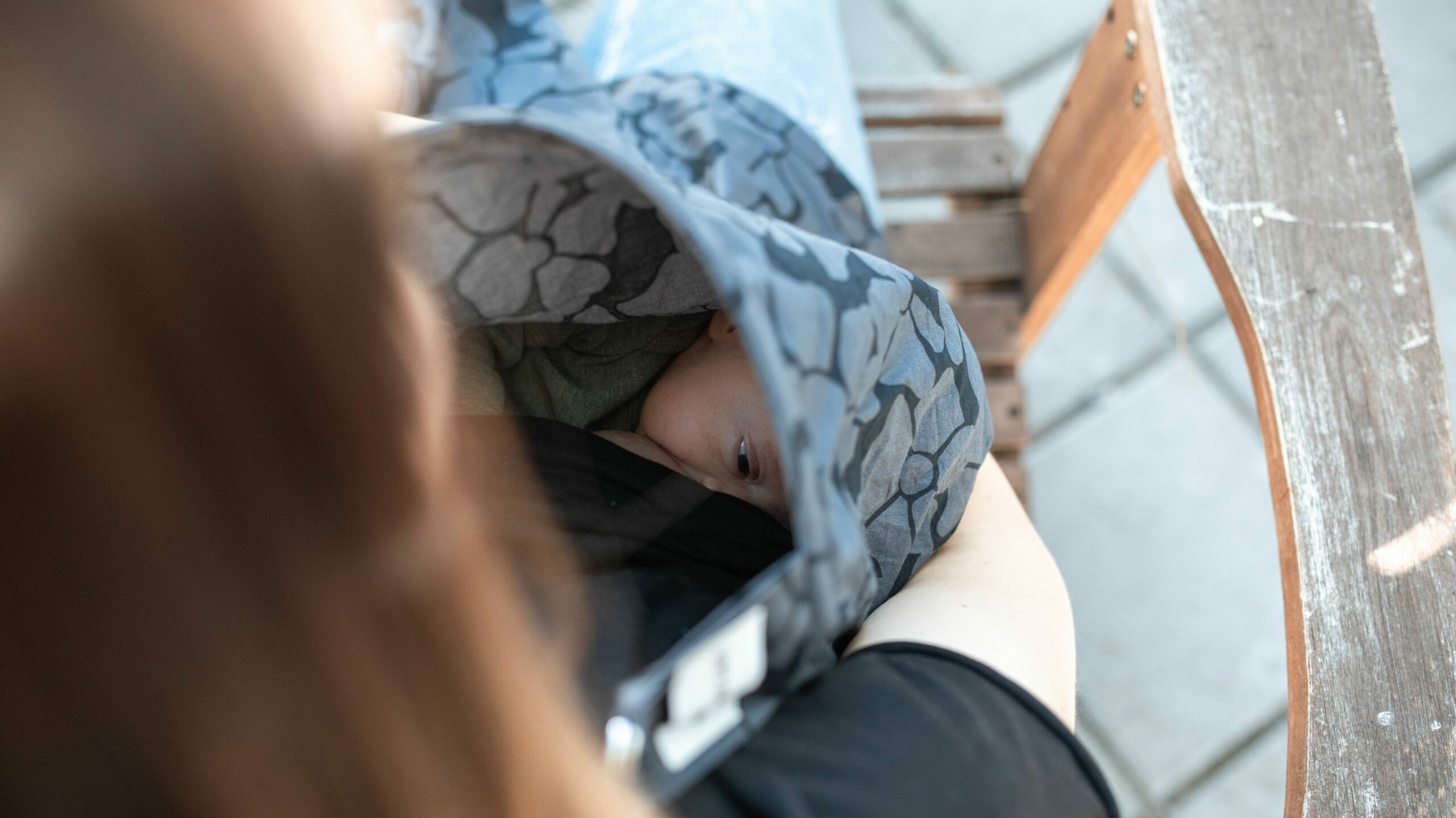 le portage pour éviter les erreurs massage bébé